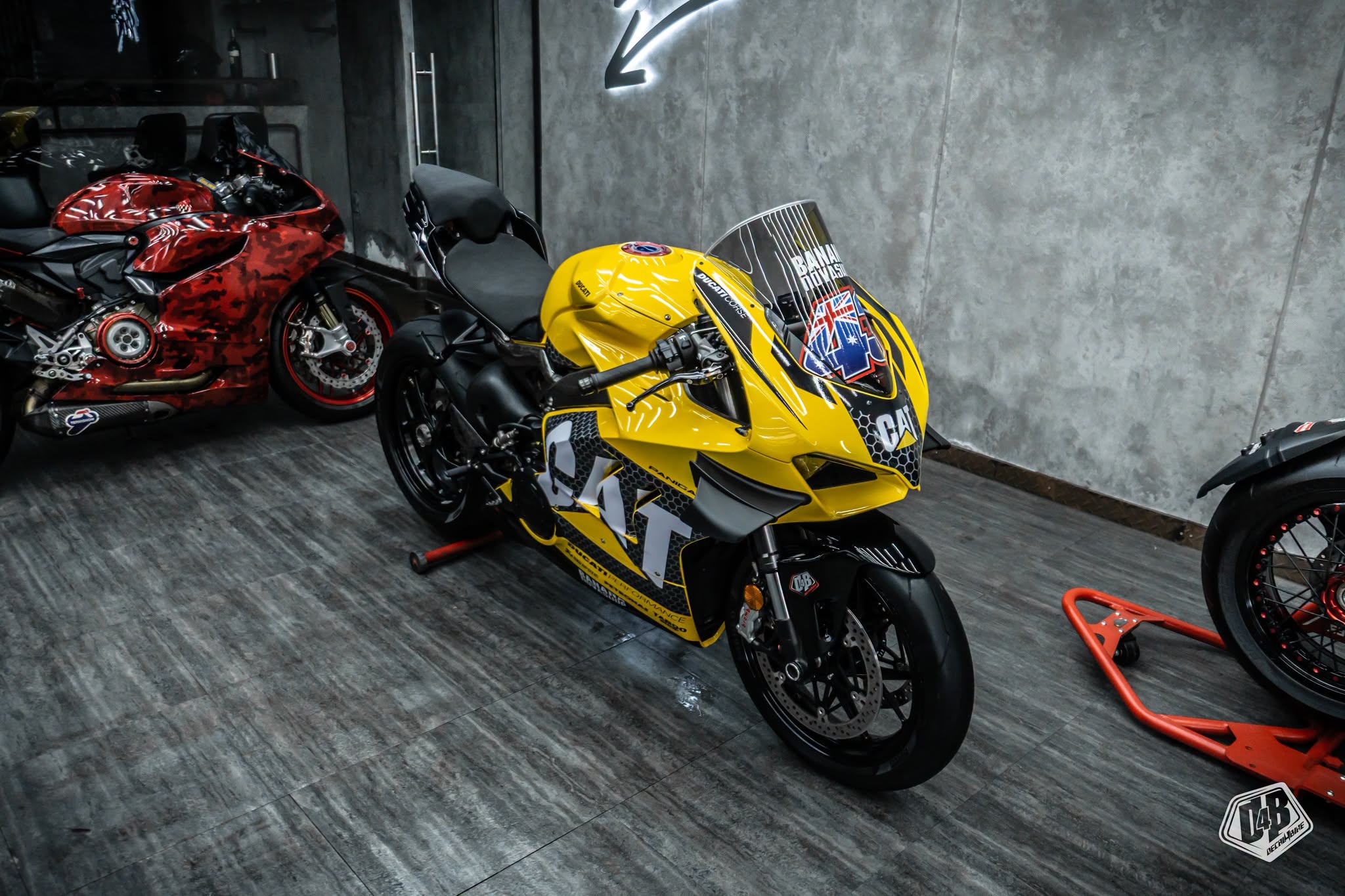 Ducati Panigale V4 tem thể thao 1 Ducati Panigale V4 tem thể thao - Ảnh 1