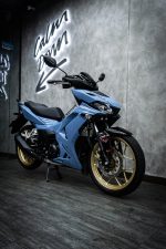 Honda Winner dán đổi màu xanh bóng - Ảnh 4