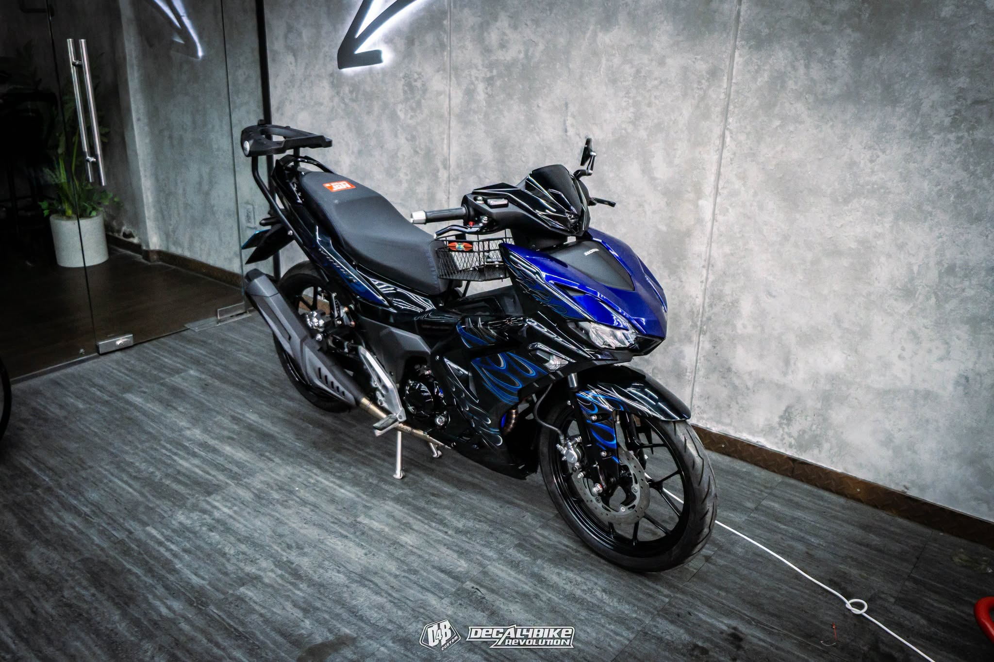 Honda Winner tem khói 3 Honda Winner tem khói - Ảnh 1