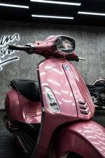 Vespa Sprint dán đổi màu hồng bóng - Ảnh 5