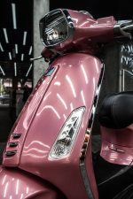 Vespa Sprint dán đổi màu hồng bóng - Ảnh 3