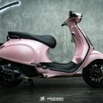Vespa dán màu hồng mờ