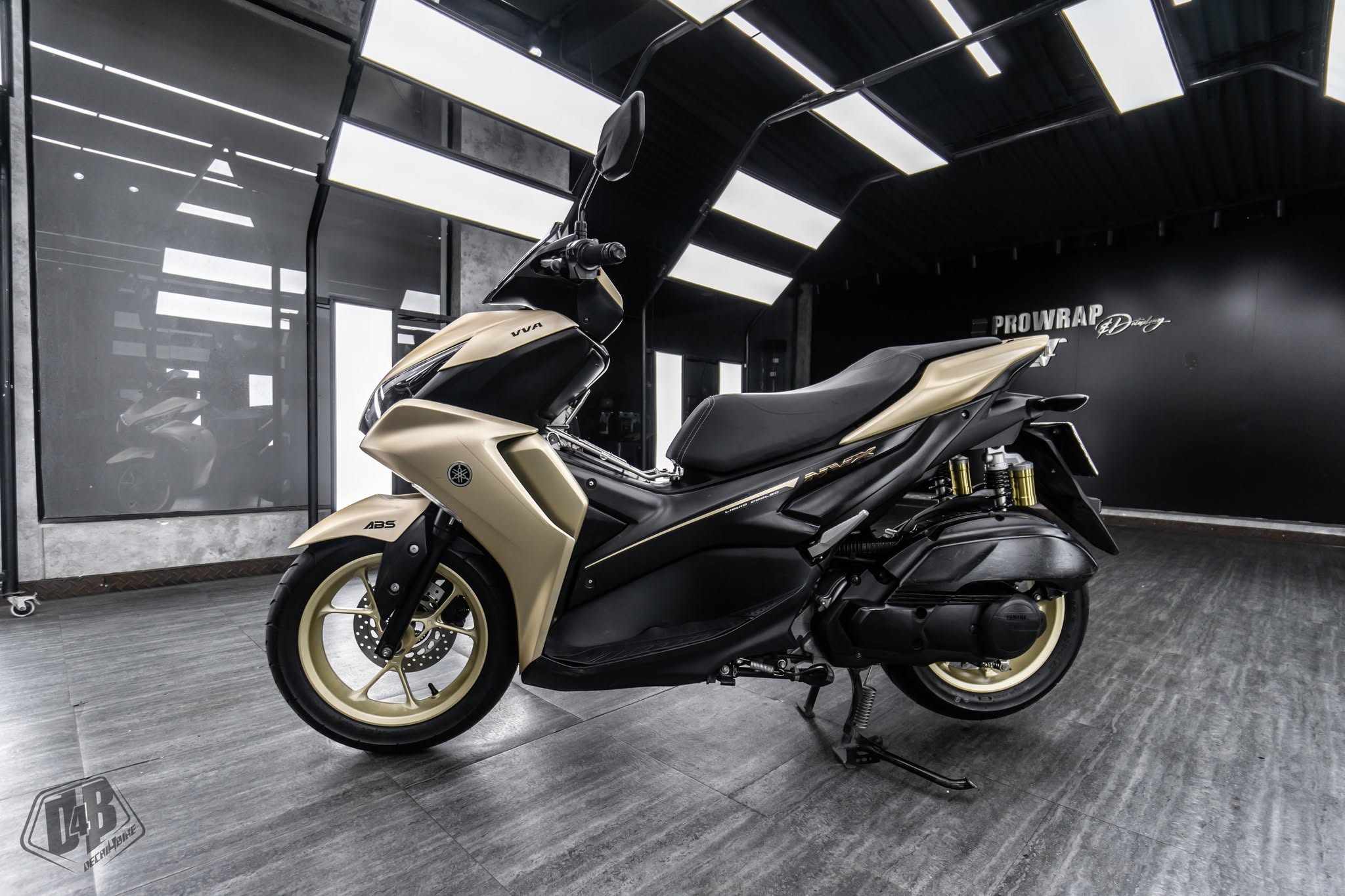 Yamaha NVX155 Satin Champagne Gold 2 Yamaha NVX155 Satin Champagne Gold - Ảnh 1